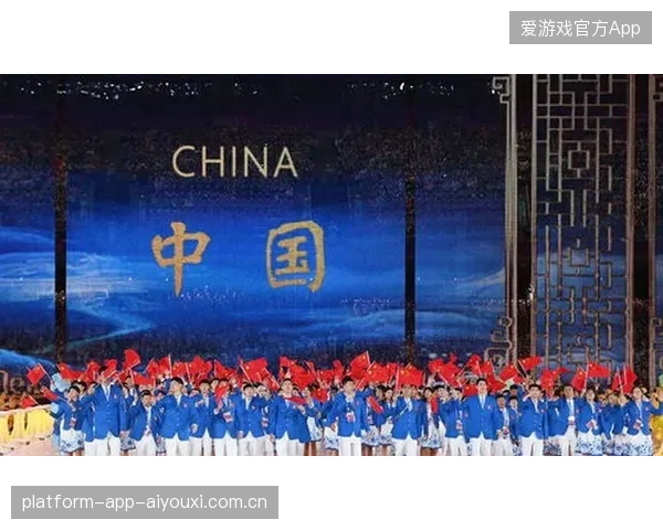 亚运会闭幕式：中国代表团“金牌王”盛况——豪迈入场，传承梦想